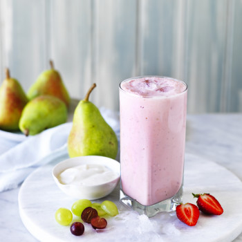 Pear and strawberries smoothie recipe