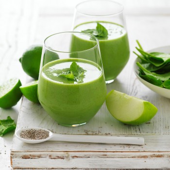 Smoothie made with Green Apple, Spinach and Mint Almond Milk