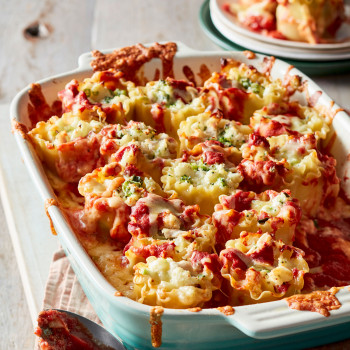 When it comes to chicken dinner recipes, you can't go past this easy chicken lasagne rollups. Pasta bake recipes like this make perfect family dinner recipes.