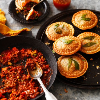 Mini beef mince curry pie maker pies