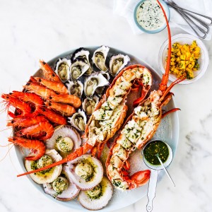 Hot and cold easy seafood platter recipe with salmon, prawns, lobster and oysters