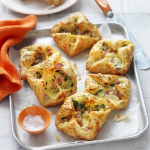 Ham, Cheese and Spinach Puff Pizza Pastries