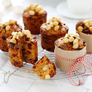 Mini Christmas Cakes with fruit and white chocolate