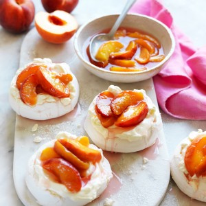 Mini pavlova recipe with peaches