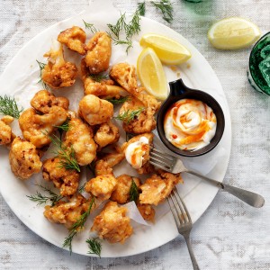 These Gluten Free Spicy Fried Cauliflower Bites make the ultimate vegan appetiser with sweet chilli and vegan mayonnaise dipping sauce